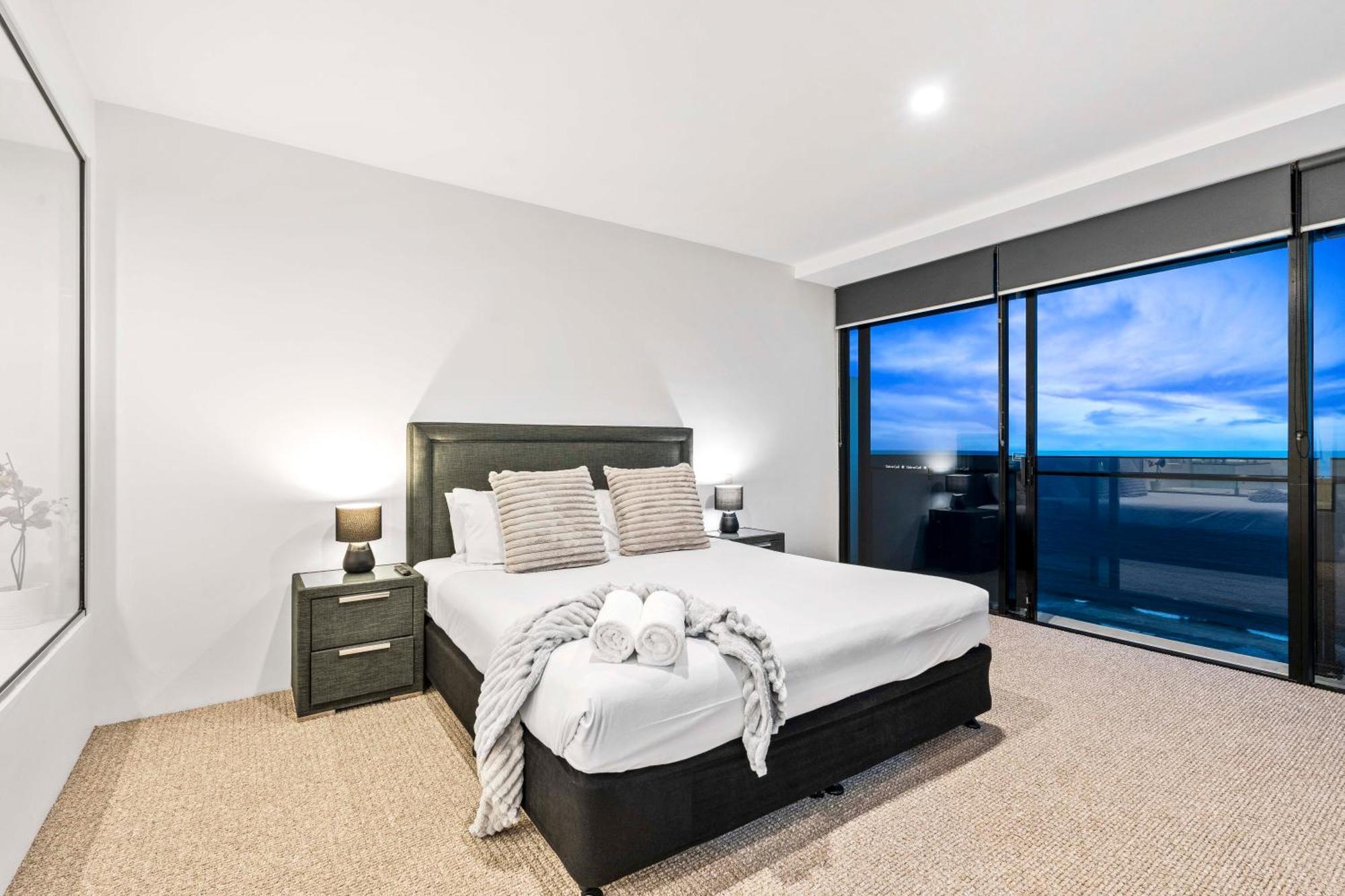 Ocean View Apartments With Balcony - Circle On Cavill - Central Location! - Self Contained & Privately Managed Gold Coast Exterior photo