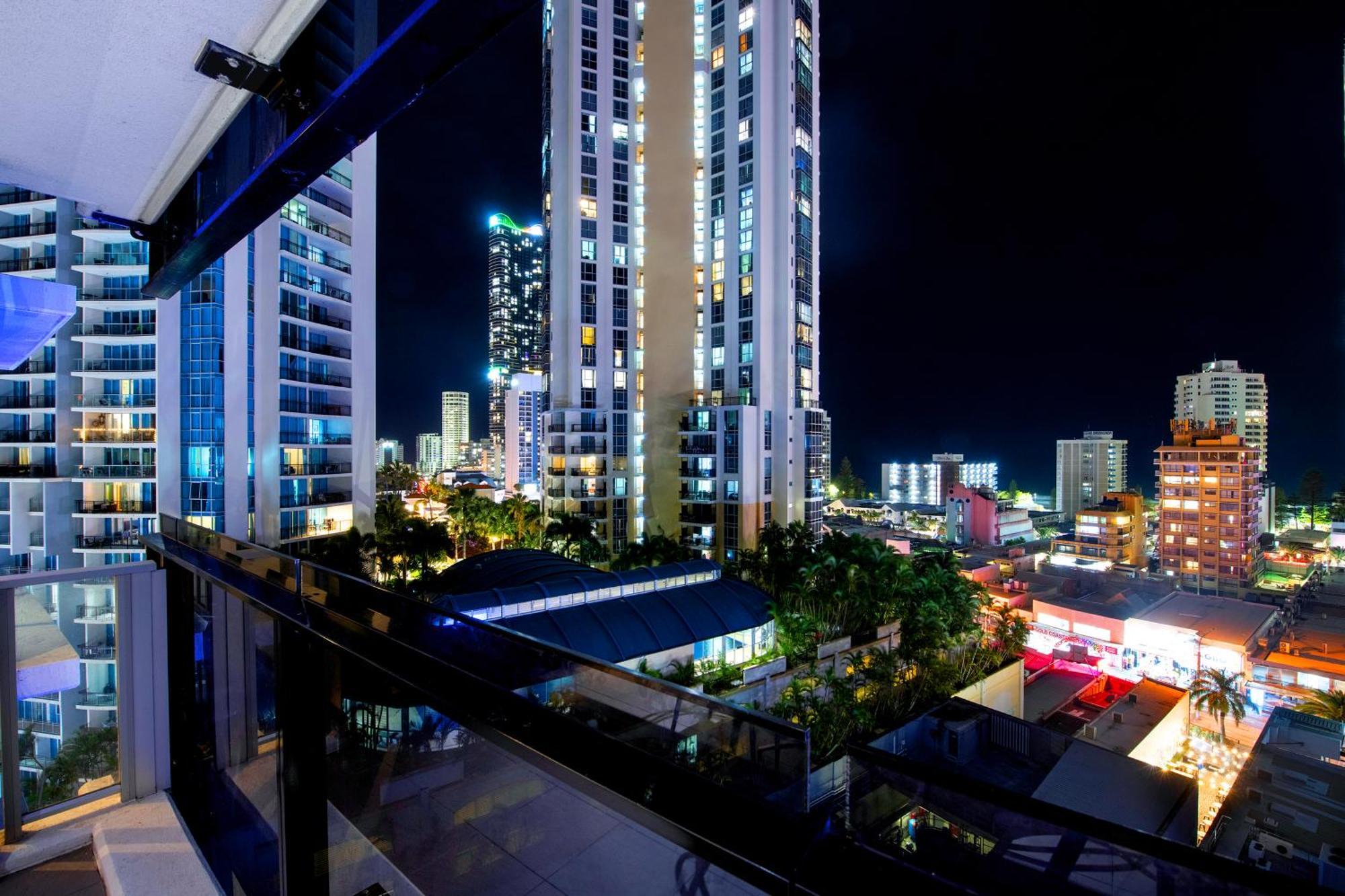 Ocean View Apartments With Balcony - Circle On Cavill - Central Location! - Self Contained & Privately Managed Gold Coast Exterior photo