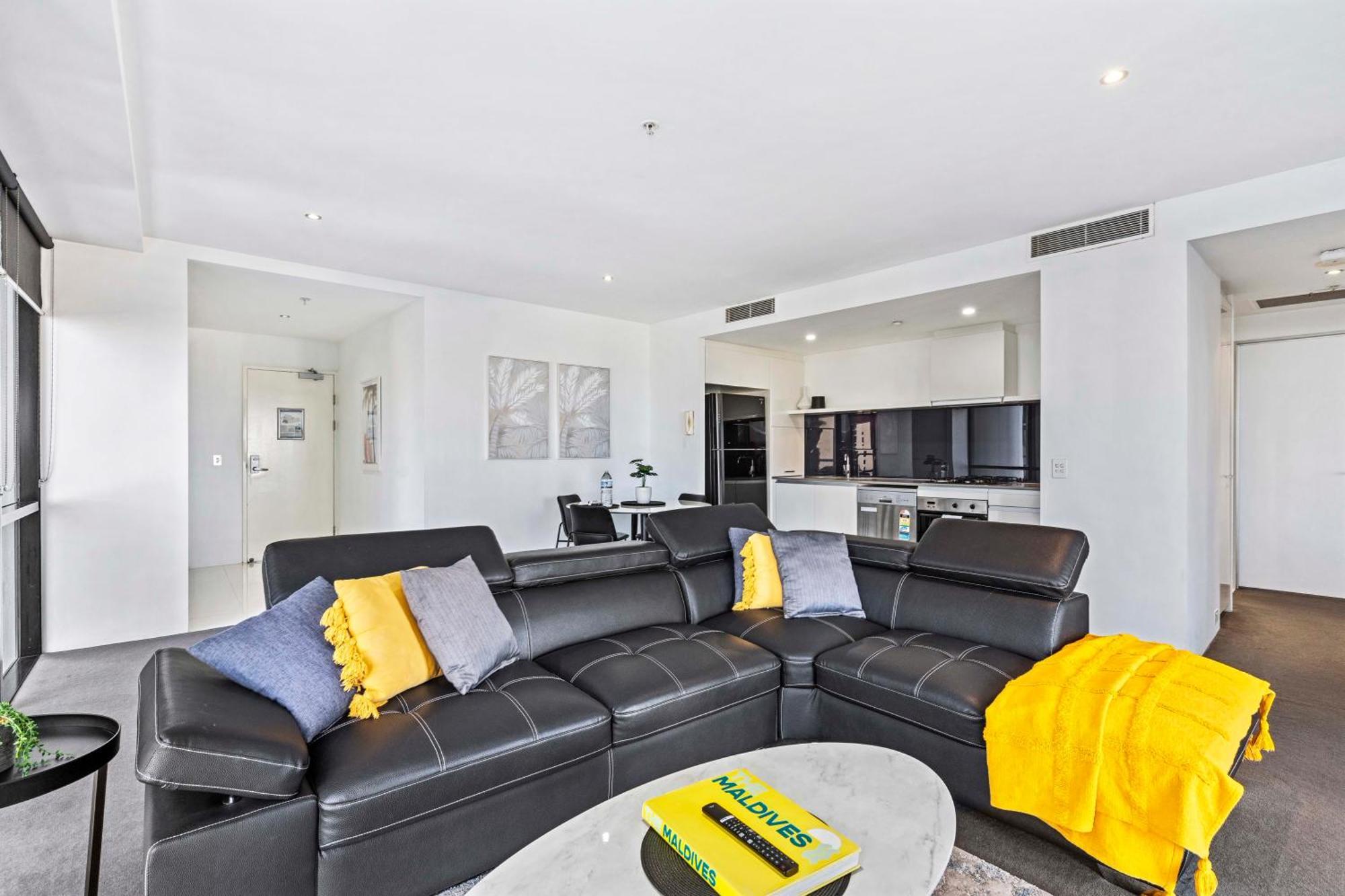 Ocean View Apartments With Balcony - Circle On Cavill - Central Location! - Self Contained & Privately Managed Gold Coast Exterior photo
