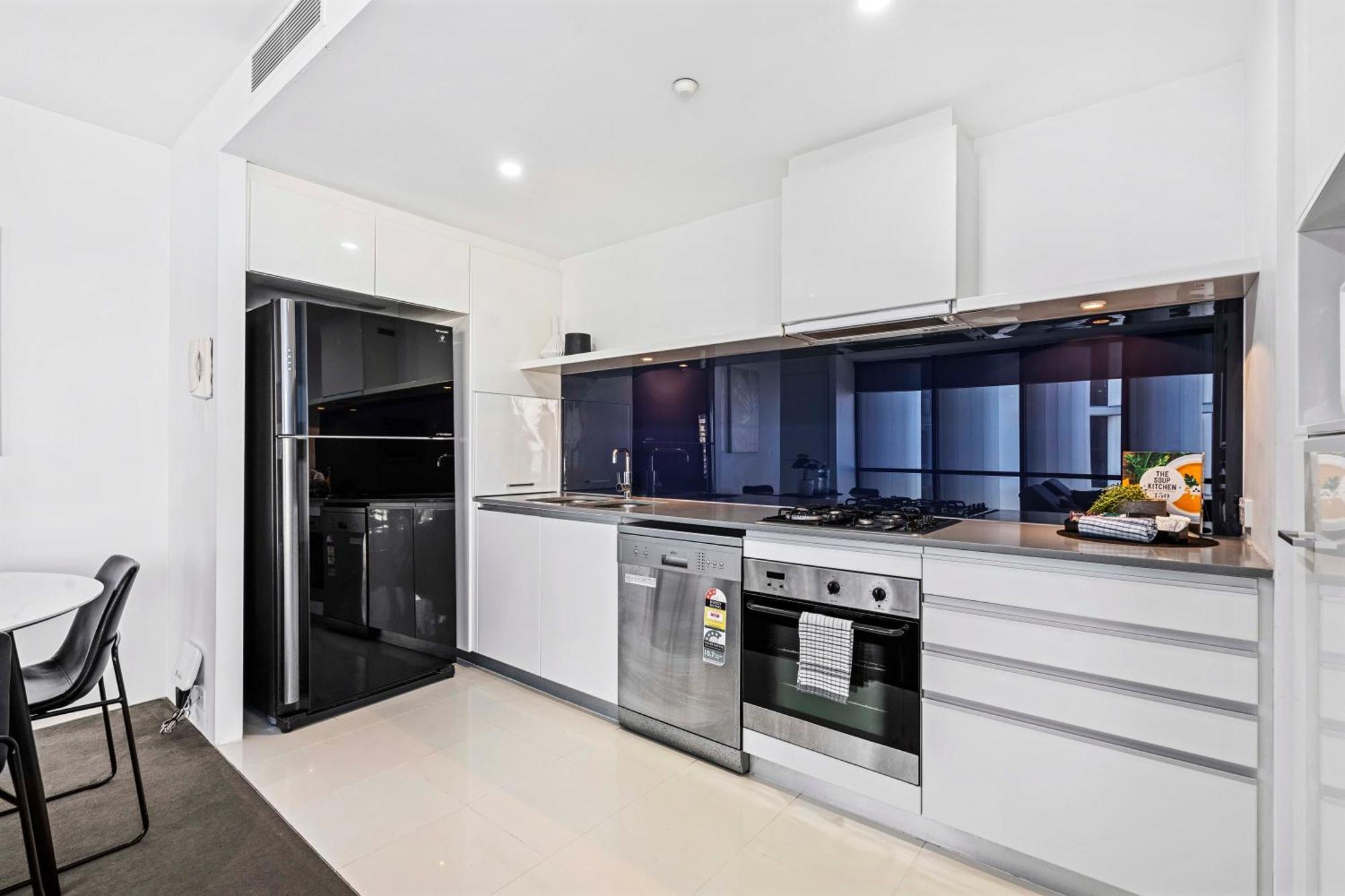 Ocean View Apartments With Balcony - Circle On Cavill - Central Location! - Self Contained & Privately Managed Gold Coast Exterior photo