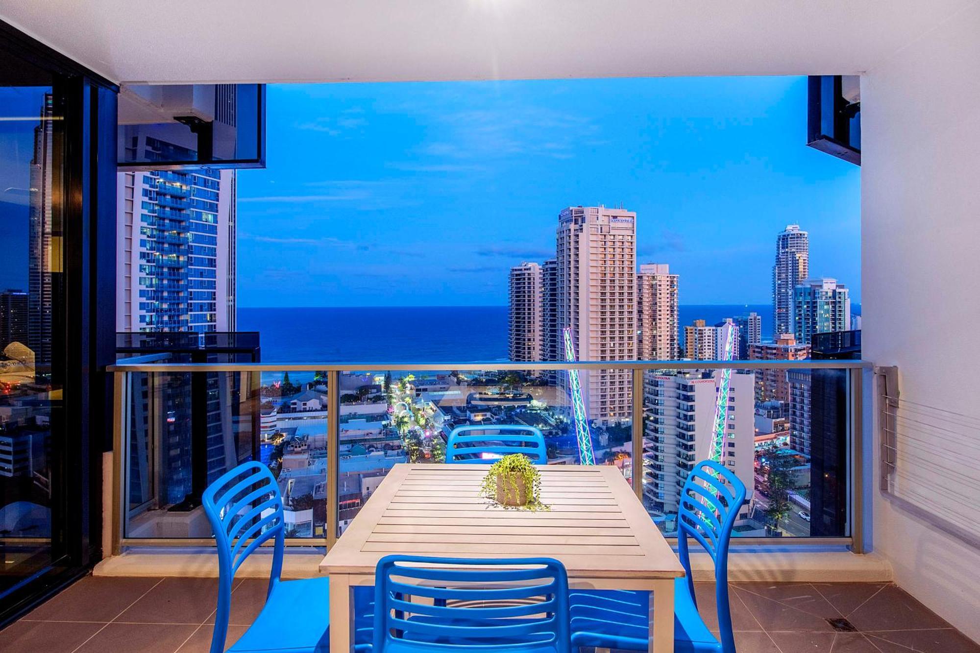Ocean View Apartments With Balcony - Circle On Cavill - Central Location! - Self Contained & Privately Managed Gold Coast Exterior photo