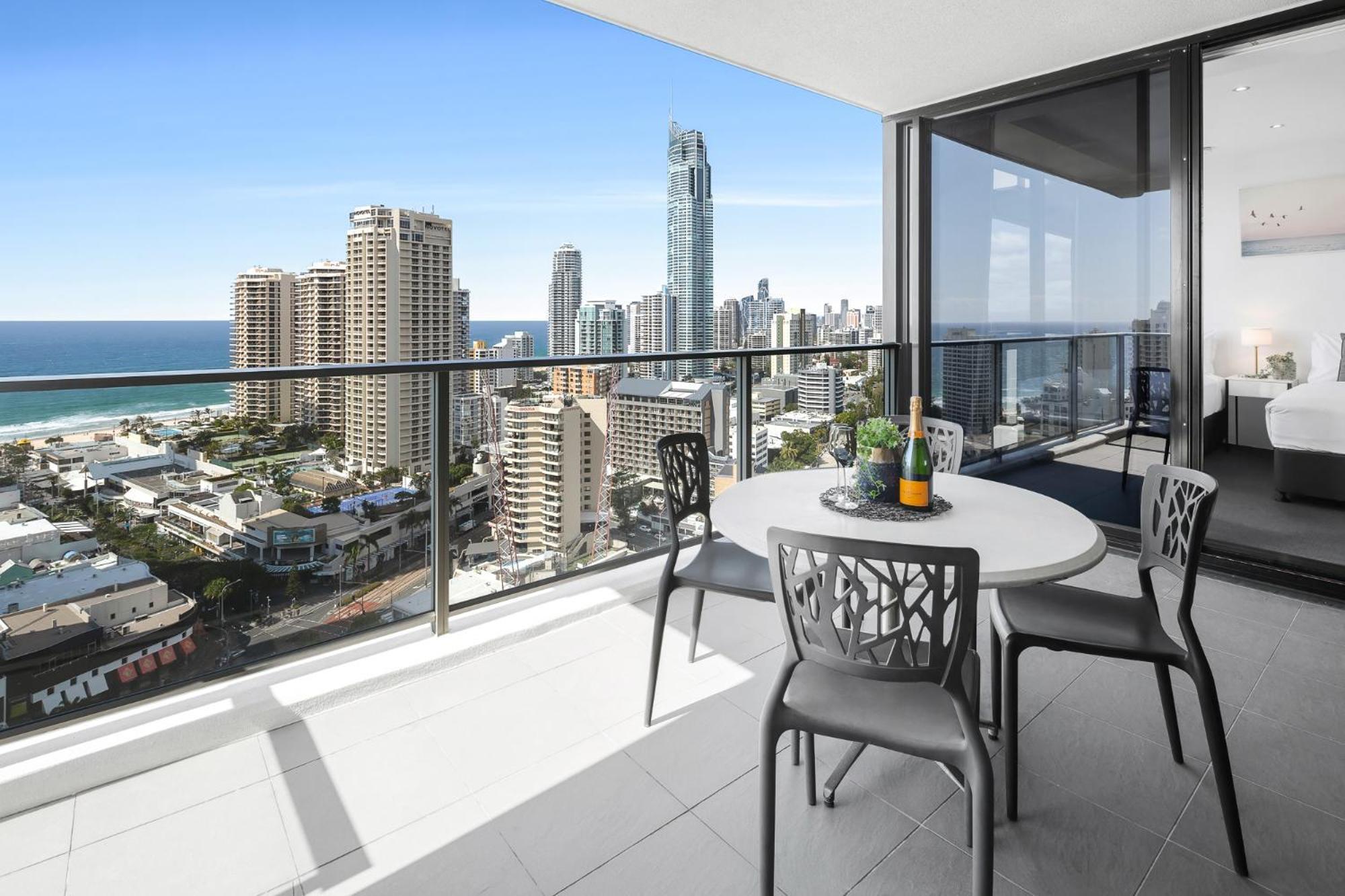 Ocean View Apartments With Balcony - Circle On Cavill - Central Location! - Self Contained & Privately Managed Gold Coast Exterior photo