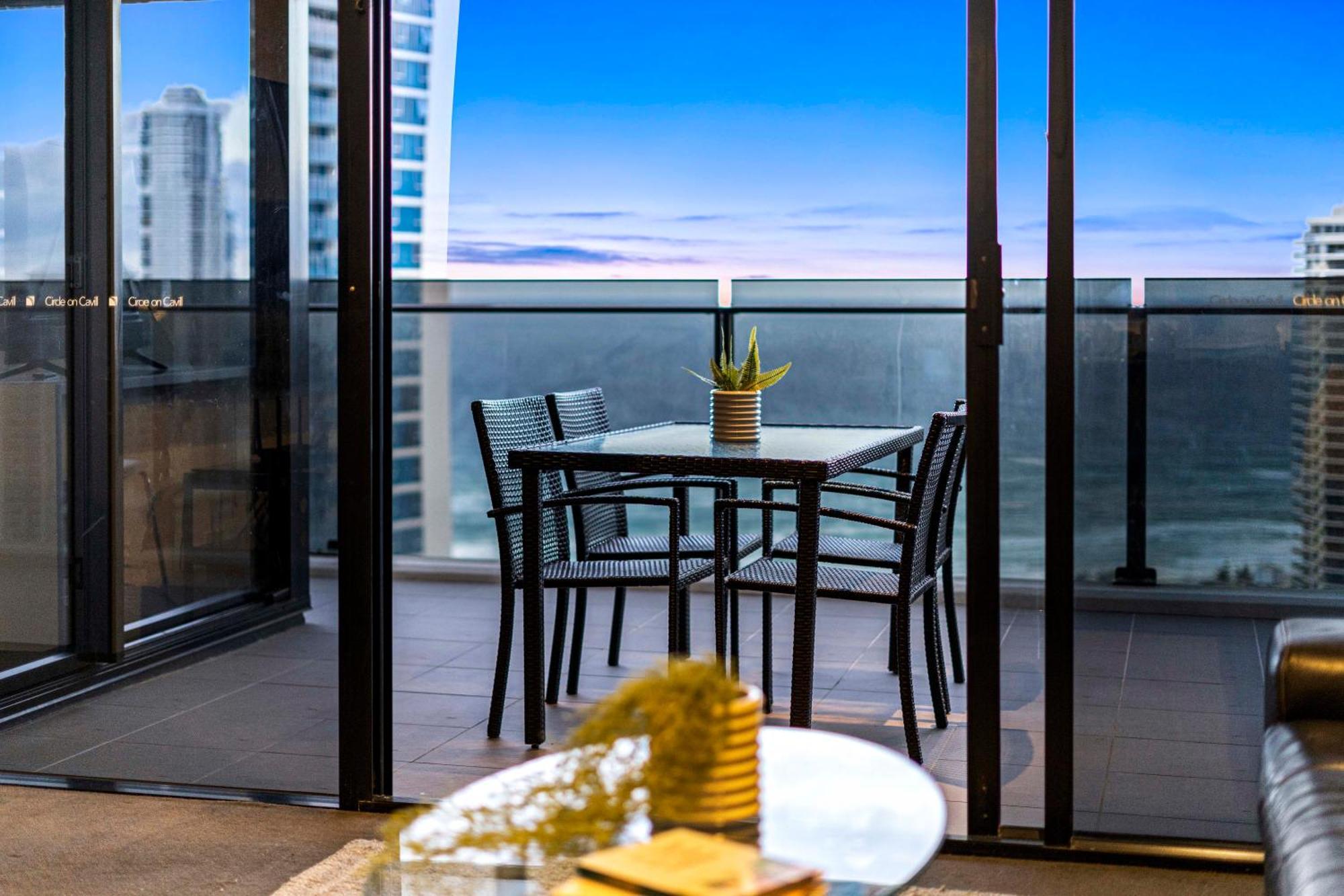 Ocean View Apartments With Balcony - Circle On Cavill - Central Location! - Self Contained & Privately Managed Gold Coast Exterior photo