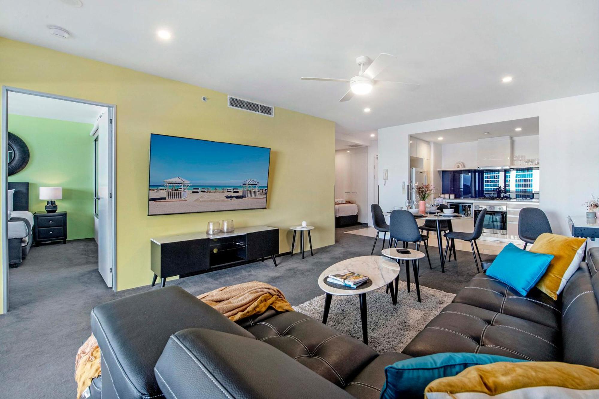 Ocean View Apartments With Balcony - Circle On Cavill - Central Location! - Self Contained & Privately Managed Gold Coast Exterior photo