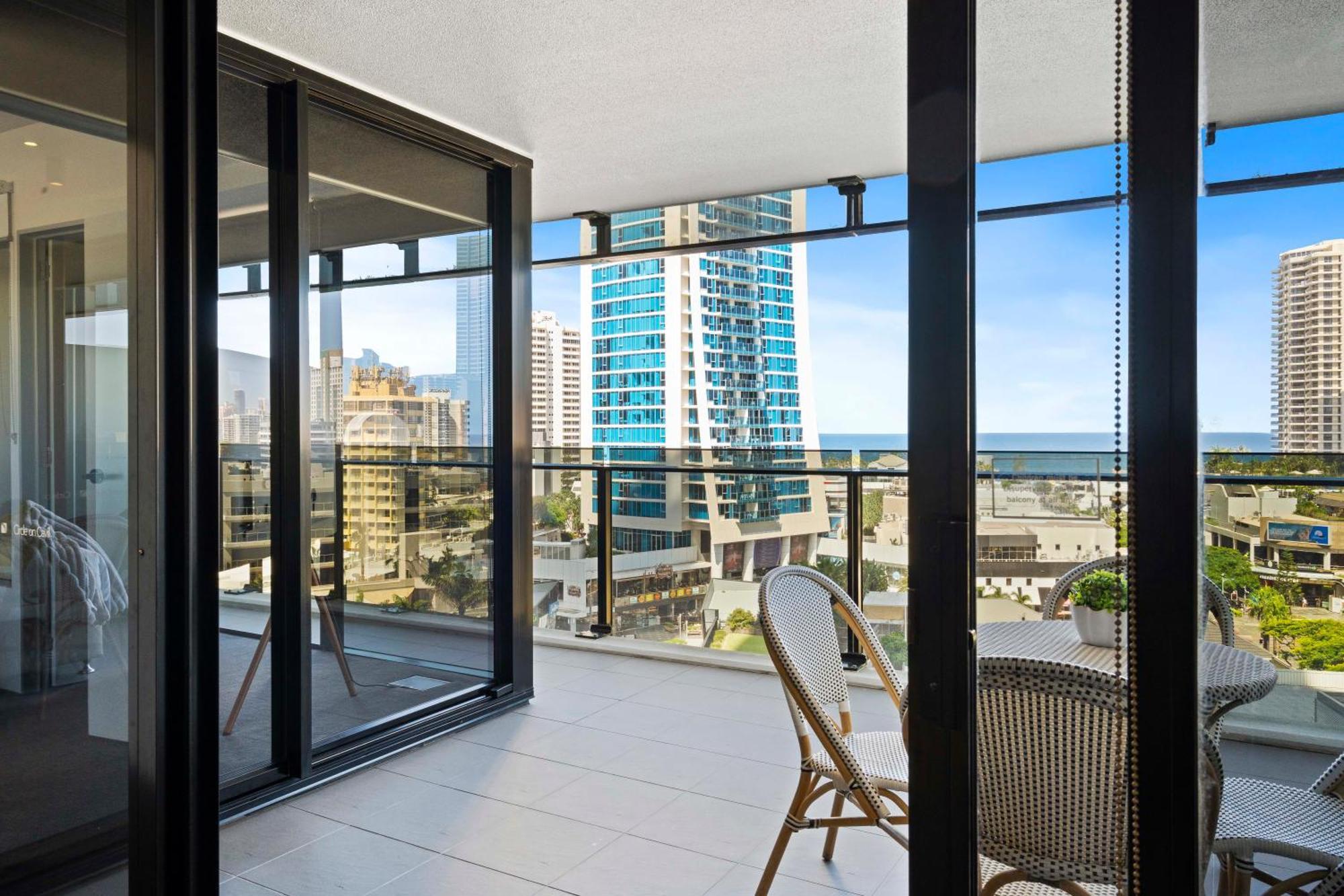 Ocean View Apartments With Balcony - Circle On Cavill - Central Location! - Self Contained & Privately Managed Gold Coast Exterior photo
